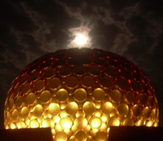 Matrimandir, em Auroville ))) em noite de Lua Cheia